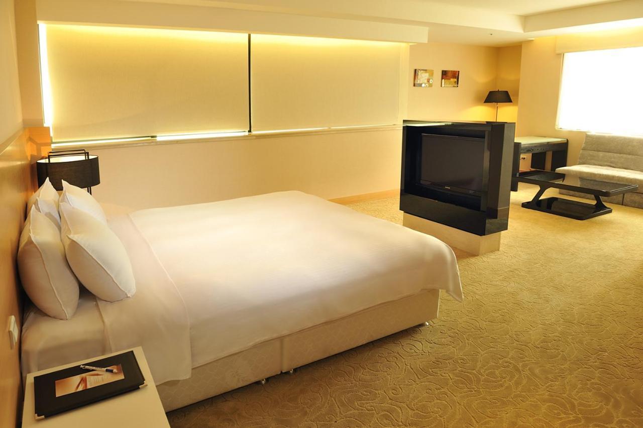 Asia Emperor Hotel Тайнань Экстерьер фото